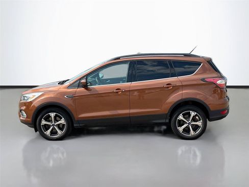 Used 2017 Ford Escape SE w/ Equipment Group 201A AWD/4WD image 8