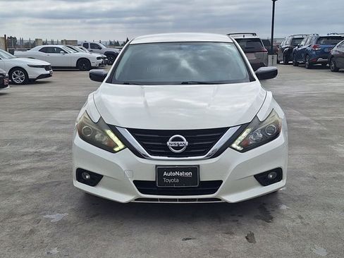Used 2017 Nissan Altima 2.5 SR w/ Midnight Edition Package FWD image 2
