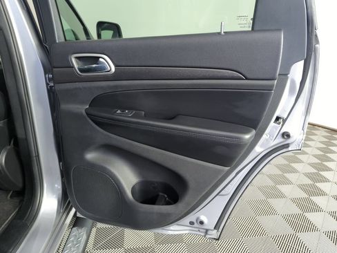 Used 2018 Jeep Grand Cherokee Altitude RWD image 29