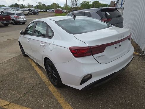 Used 2023 Kia Forte LXS w/ LXS Technology Package image 3