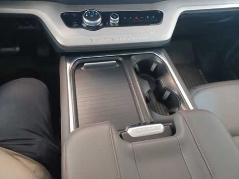 New 2025 Ford Expedition Active image 28