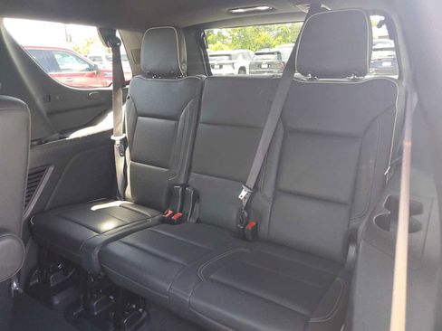 Used 2025 Chevrolet Tahoe Premier RWD image 17