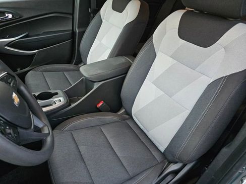 Certified 2025 Chevrolet Trax LS image 23