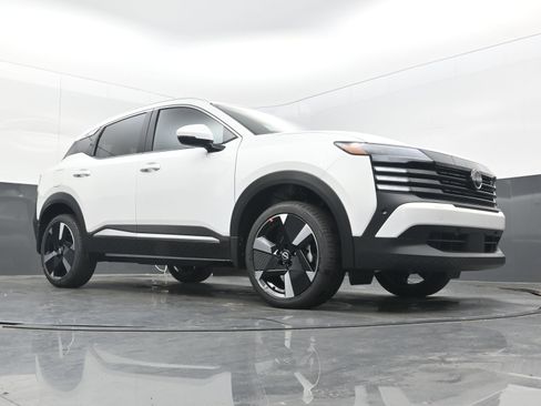 New 2025 Nissan Kicks SR image 22