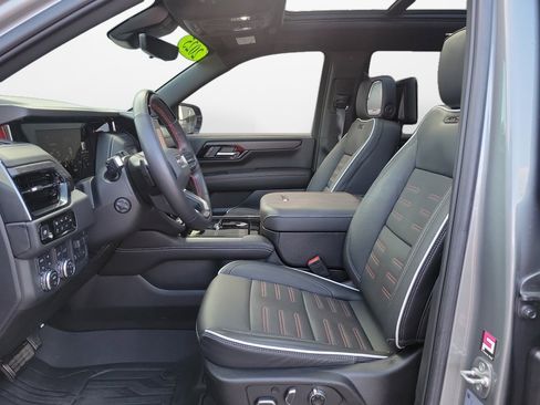 Used 2025 GMC Yukon AT4 Ultimate image 9