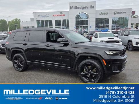 Used 2025 Jeep Grand Cherokee L Altitude RWD image 1