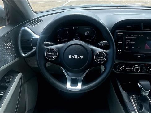 Used 2025 Kia Soul LX w/ LX Technology Package FWD image 12