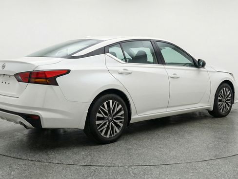 Used 2025 Nissan Altima 2.5 SV image 9