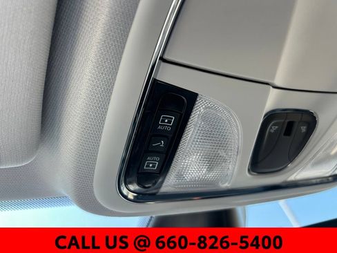 Used 2019 Jeep Cherokee Limited AWD/4WD image 22