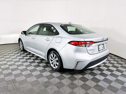 Used 2022 Toyota Corolla LE image 5