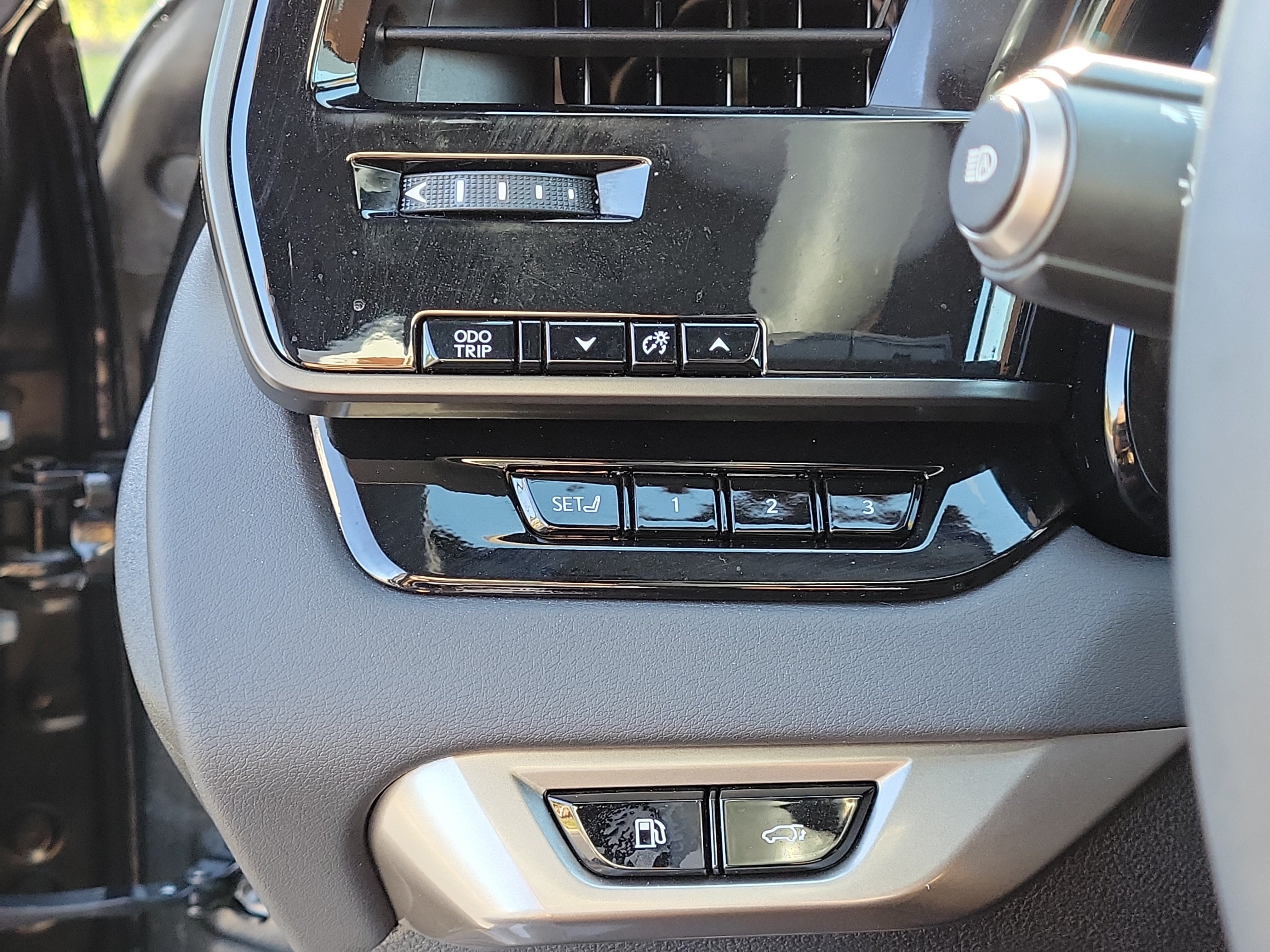 Used 2023 Lexus RX 350 Premium w/ Accessory Package AWD/4WD image 29
