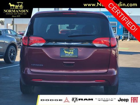 Certified 2023 Chrysler Voyager LX FWD image 5