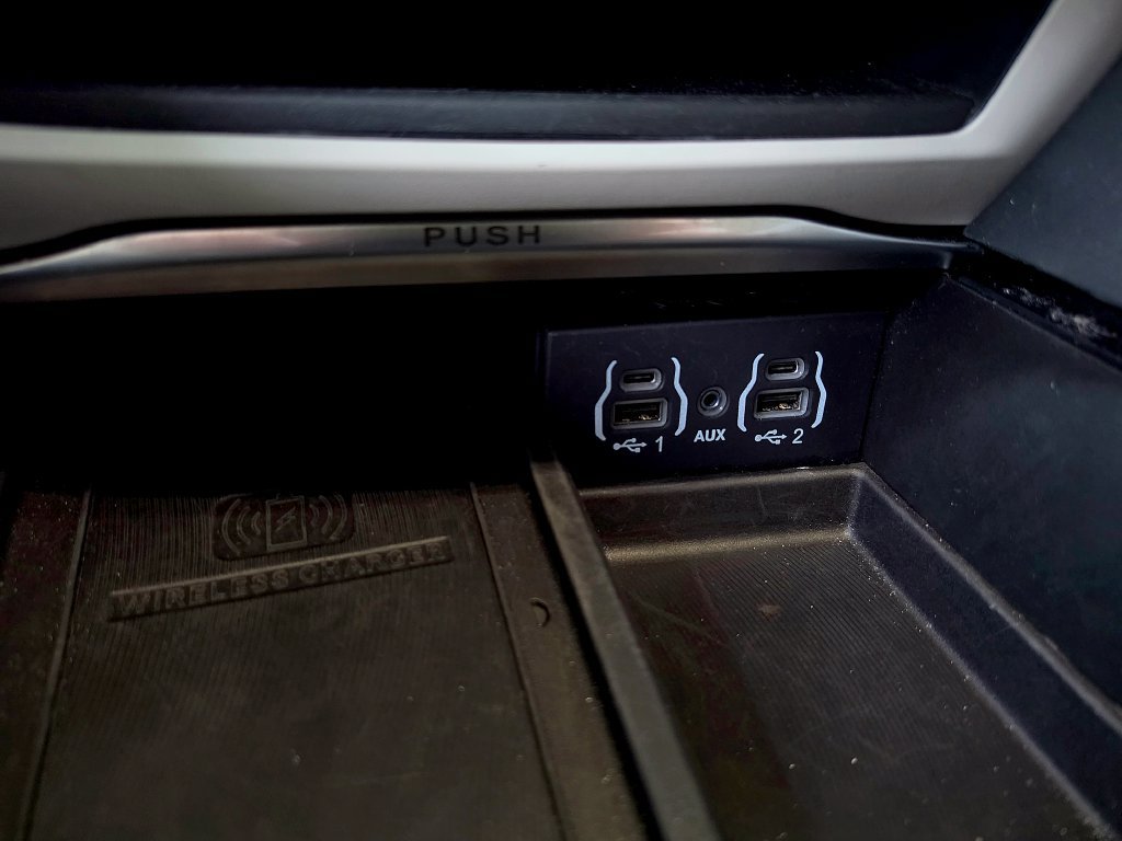 Used 2023 Chrysler Pacifica Limited FWD image 49