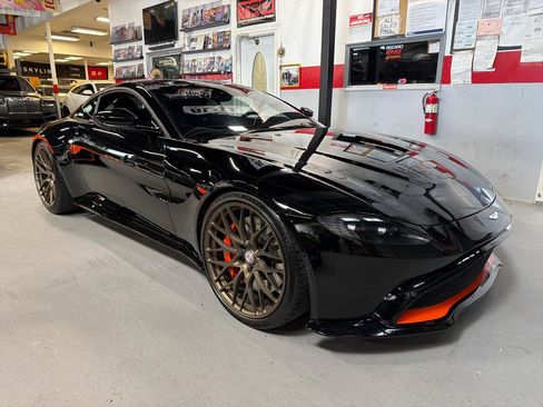 Used 2019 Aston Martin V8 Vantage Coupe RWD image 3