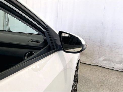Used 2017 Toyota Corolla SE FWD image 11