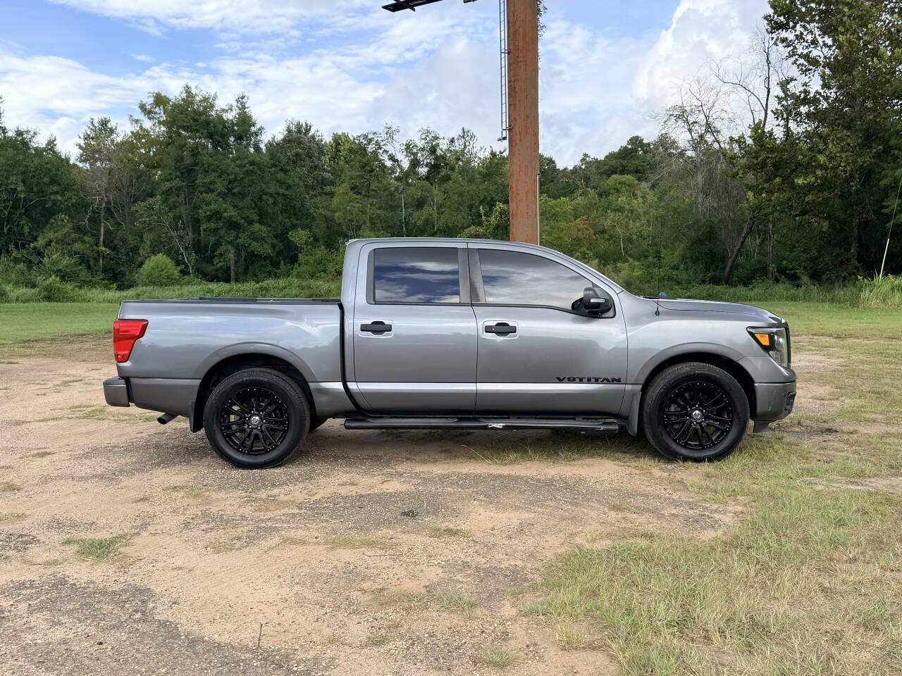 Used 2018 Nissan Titan SL w/ Midnight Edition RWD image 7