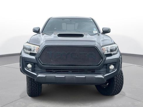Used 2016 Toyota Tacoma TRD Sport w/ Premium & Technology Package AWD/4WD image 3