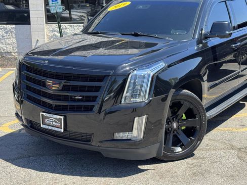 Used 2019 Cadillac Escalade ESV Luxury AWD/4WD image 5