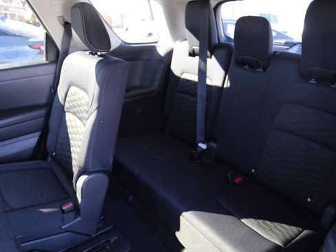 Used 2024 Nissan Pathfinder SV image 23