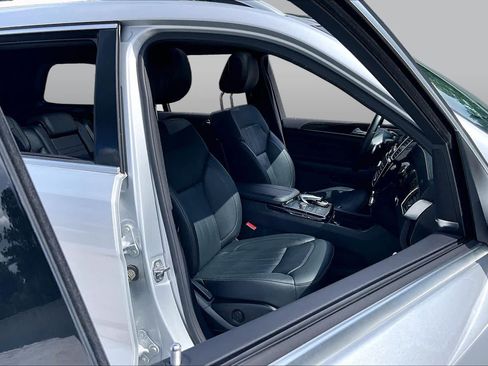 Used 2019 Mercedes-Benz GLS 450 4MATIC image 9