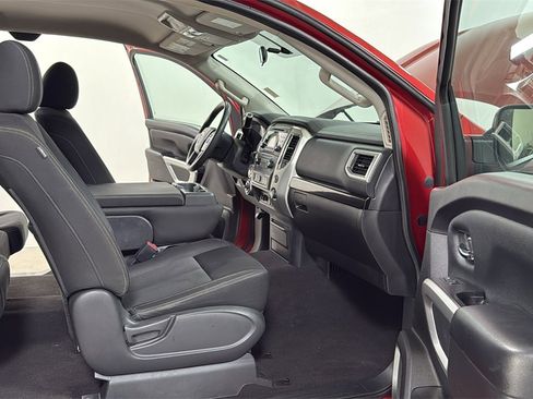 Used 2017 Nissan Titan SV image 18