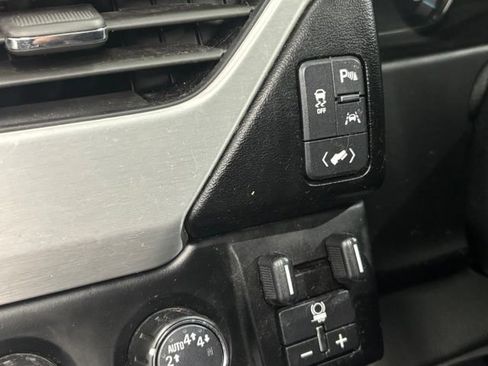 Used 2020 GMC Yukon XL SLT w/ Premium Edition AWD/4WD image 28
