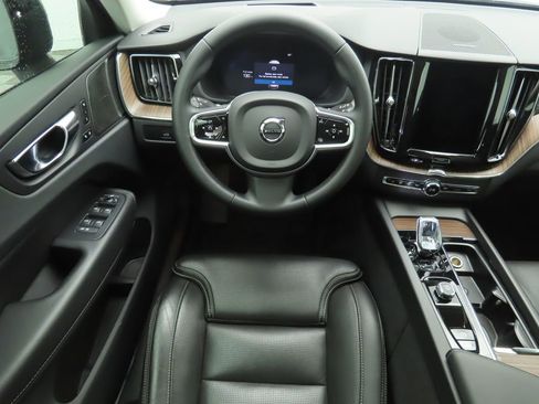 Used 2023 Volvo XC60 B5 Ultimate w/ Climate Package image 10