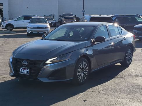 Used 2024 Nissan Altima 2.5 SV image 10