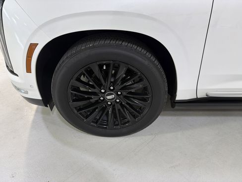 Used 2025 Cadillac Escalade Premium Luxury w/ Touring Package image 9