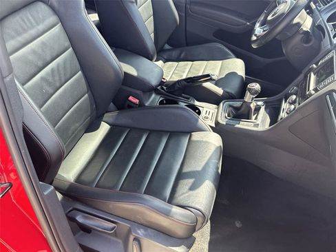 Used 2017 Volkswagen GTI SE FWD image 17