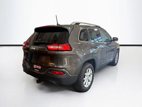 Used 2018 Jeep Cherokee Latitude Plus w/ Comfort/Convenience Group AWD/4WD image 6