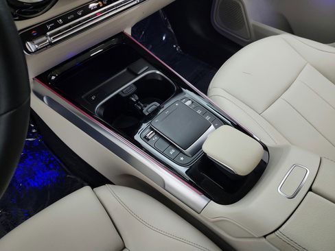 Certified 2022 Mercedes-Benz GLB 250 image 11