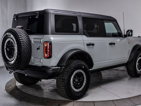 Used 2023 Ford Bronco Badlands w/ Sasquatch Package AWD/4WD image 6