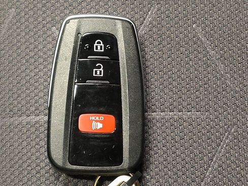 Used 2019 Toyota RAV4 XLE FWD image 32