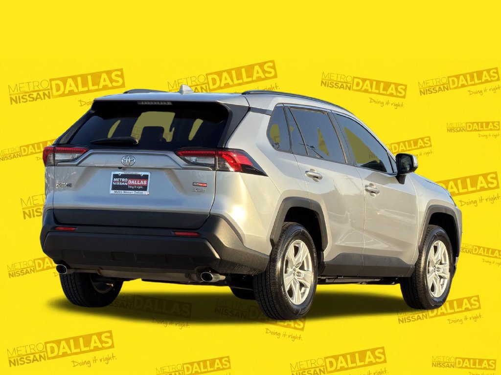 Used 2019 Toyota RAV4 XLE w/ Convenience Package FWD image 5