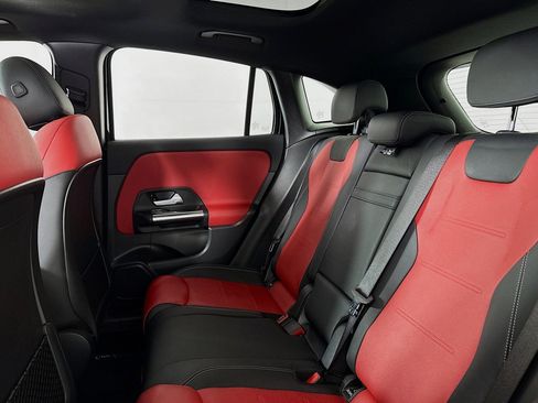 Used 2022 Mercedes-Benz GLA 35 AMG 4MATIC image 7