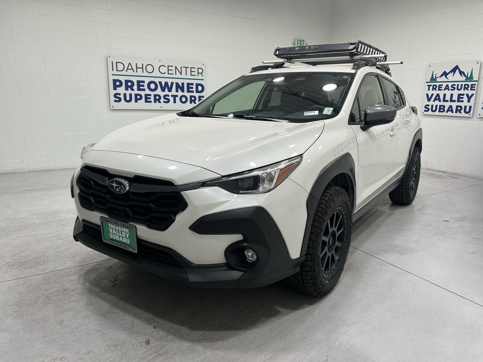 Used 2024 Subaru Crosstrek 2.0i Premium w/ Crosstrek Mirror Package AWD/4WD image 4