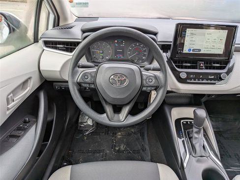 Used 2025 Toyota Corolla LE image 15