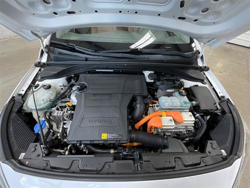 Used 2018 Hyundai Ioniq Blue FWD image 33
