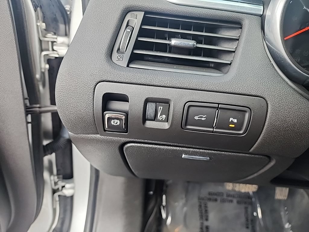 Used 2016 Chevrolet Impala LT w/ Convenience Package FWD image 12