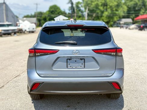 Used 2023 Toyota Highlander LE AWD/4WD image 17