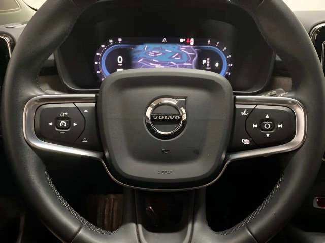 Used 2023 Volvo XC40 B4 Core w/ Convenience Package FWD image 33