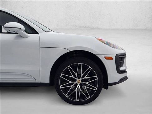 Certified 2025 Porsche Macan AWD/4WD image 11