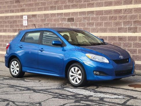 Used 2010 Toyota Matrix S image 2