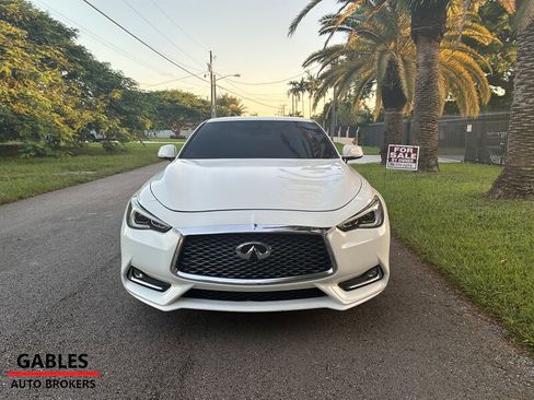 Used 2017 INFINITI Q60 2.0t image 3