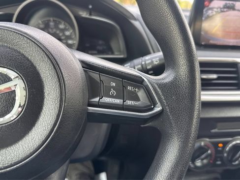 Used 2018 MAZDA MAZDA3 Sport FWD image 29