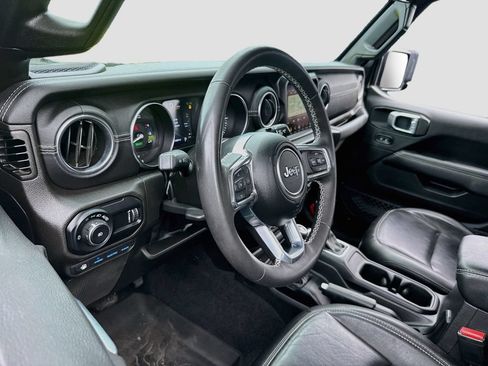 Used 2023 Jeep Wrangler Unlimited Sahara w/ Cold Weather Group AWD/4WD image 10