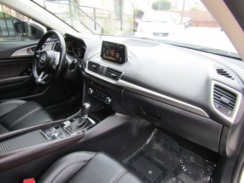 Used 2017 MAZDA MAZDA3 Touring FWD image 13