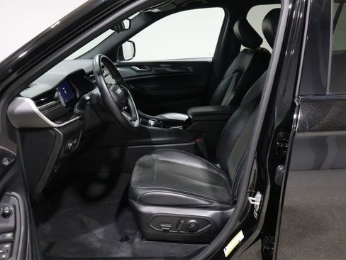 Used 2021 Jeep Grand Cherokee L Laredo image 9