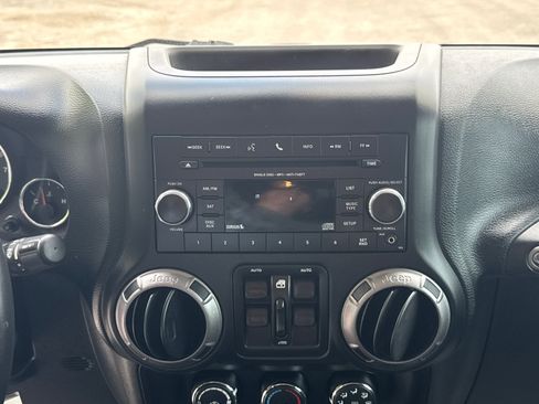 Used 2018 Jeep Wrangler Unlimited Sport AWD/4WD image 12
